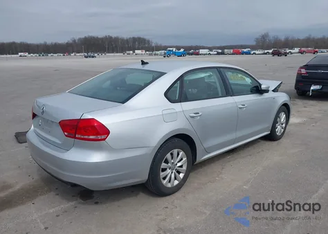 2013 Volkswagen Passat 2.5L Wolfsburg Edition z USA, uszkodzony, nr VIN 1VWAH7A33DC143251